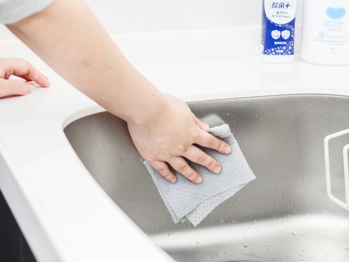 キッチンシンク:水だけでこするだけ!使い捨てできて衛生的