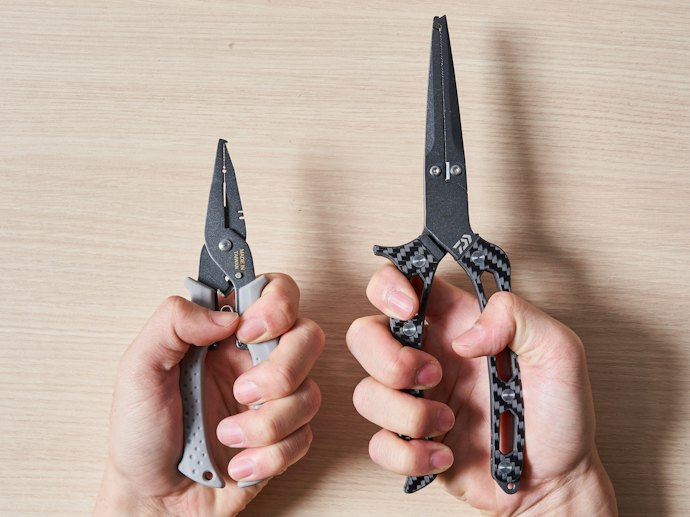 持ち運ぶならコンパクトなものがおすすめ。プライヤーホルダーに入るかもチェック
