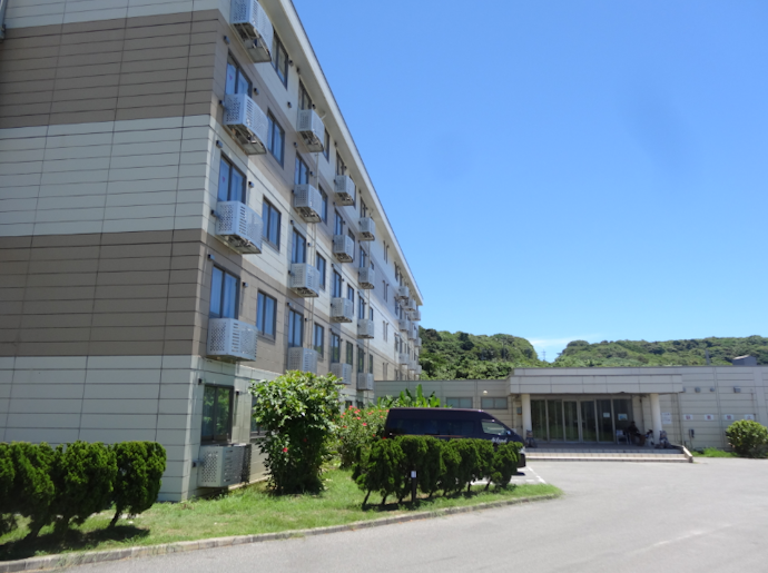 泊まる人や過ごし方に合わせて、ホテル・民宿・一棟貸しを選ぼう