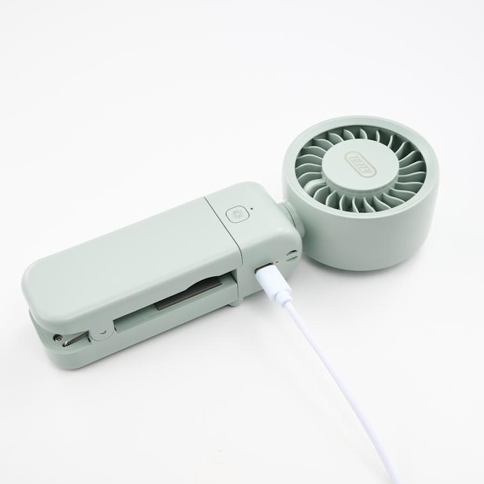 電源方式はUSBが基本!連続稼動時間と充電時間をチェック