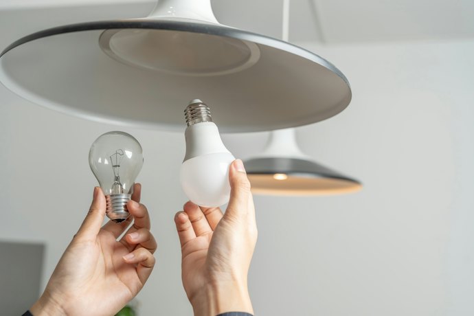 照明器具の交換は自分でできる?工事が必要かどうかの判断基準