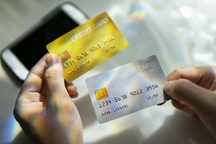 クレジットカードまたは金融機関口座も必要