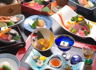 食事も満喫するなら提供スタイルやメニューにも注目しよう