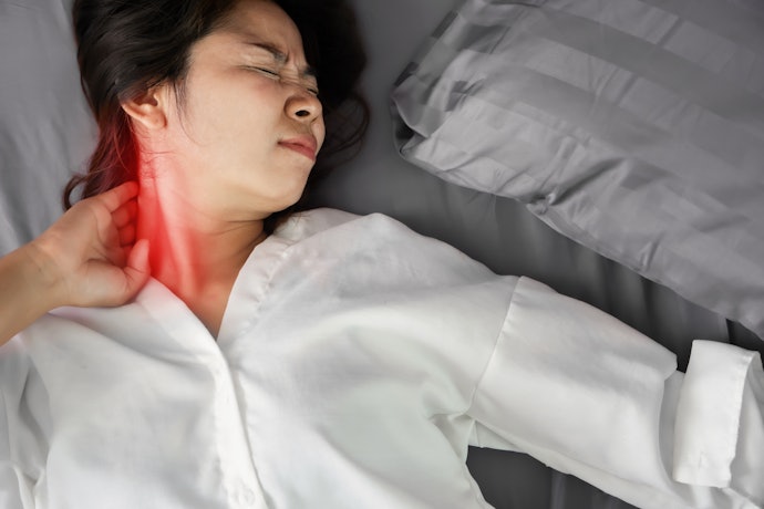 高さが3cm以下の低めの枕で首・肩の負担を減らそう