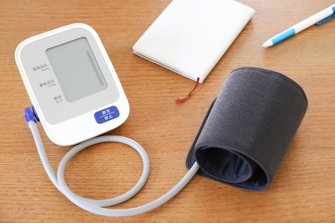 手首式よりも正確に測れる!上腕式のスマホ連動血圧計がおすすめ