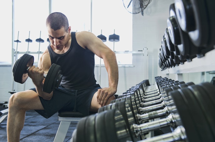糖質を摂取することにより筋肉の分解や運動パフォーマンスの低下を防ぐ