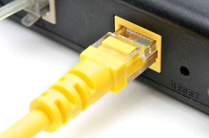 デメリット:光回線より通信速度が遅く、家電の影響を受けやすい