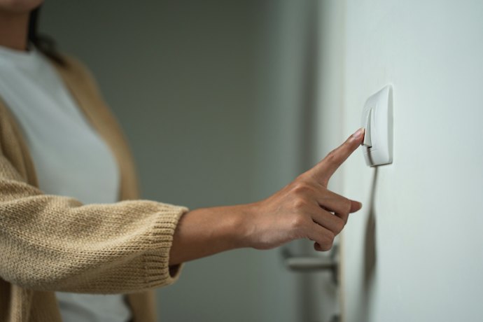 照明とパソコンの使う時間を見直す