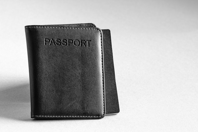 ブランドは避けるのが無難。できるだけシンプルなデザインを