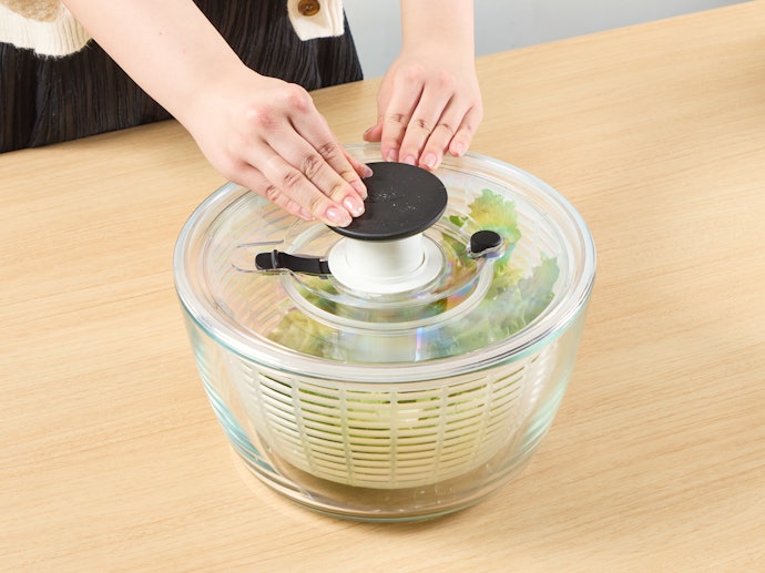 サラダスピナー|洗った野菜の水気をサッと切れる