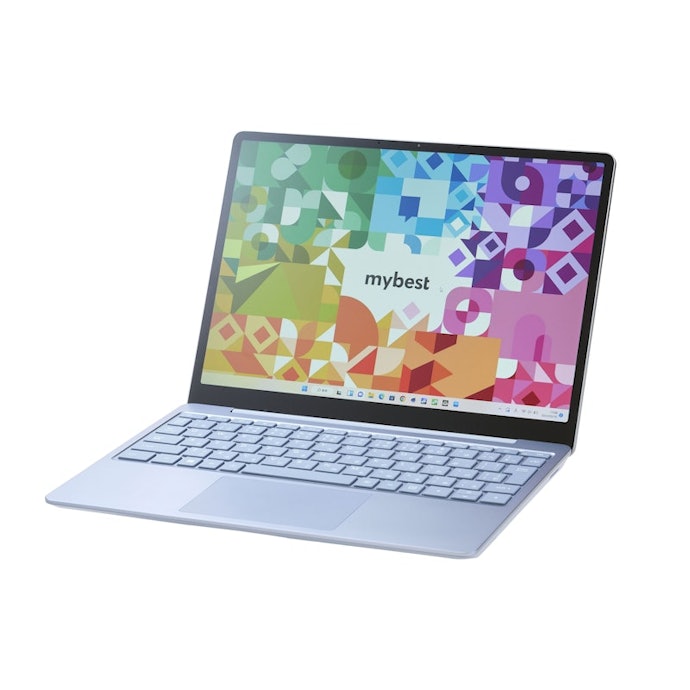 通勤・通学時間に膝の上に乗せて使うなら、Surface Laptop Go 2