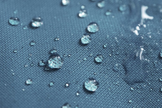 急な小雨に備えるなら、撥水性をチェック