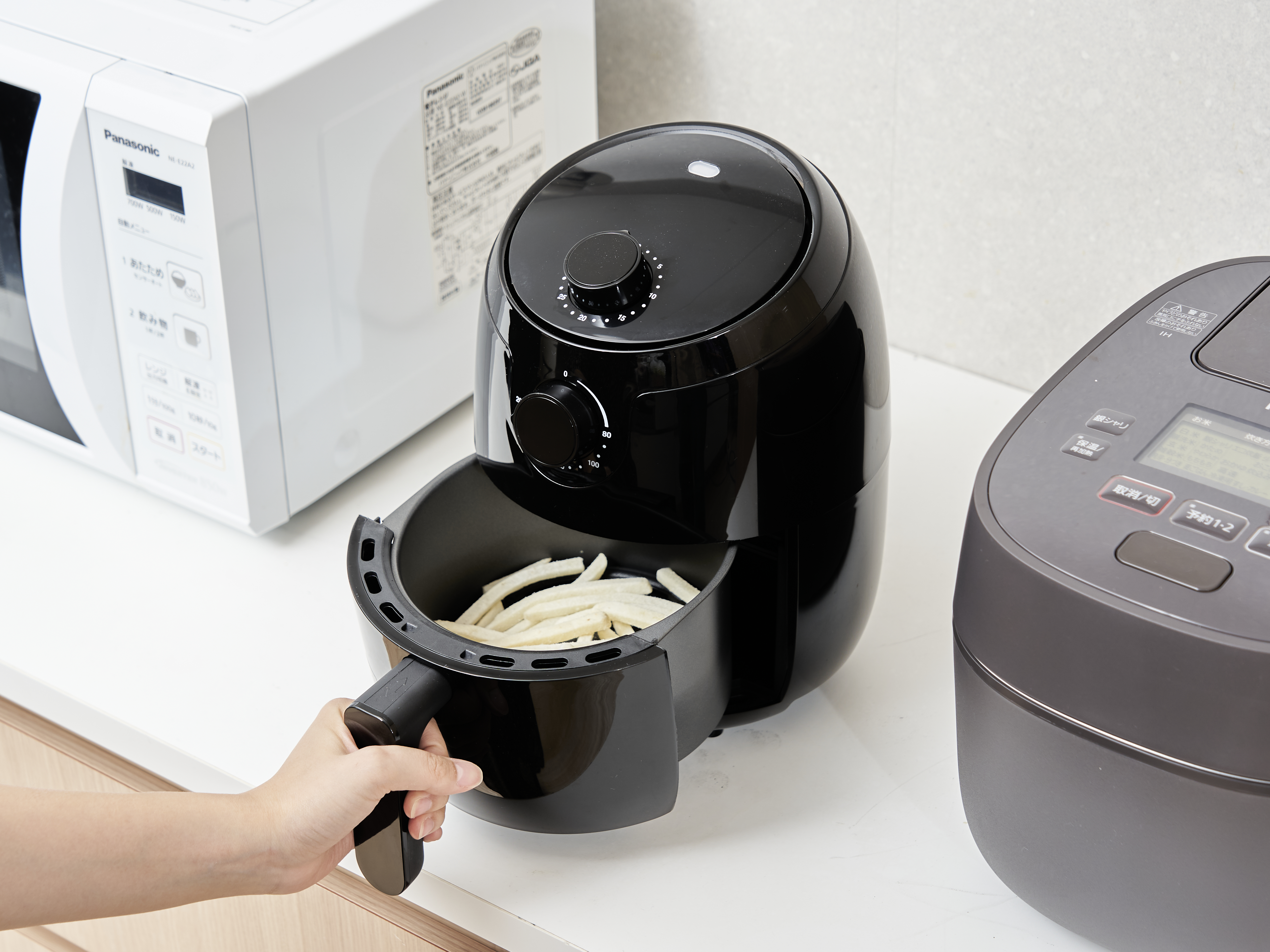 新品人気ノンフライヤー♪油なしで揚げ物カリッカリ＆ジューシーで旨味濃縮