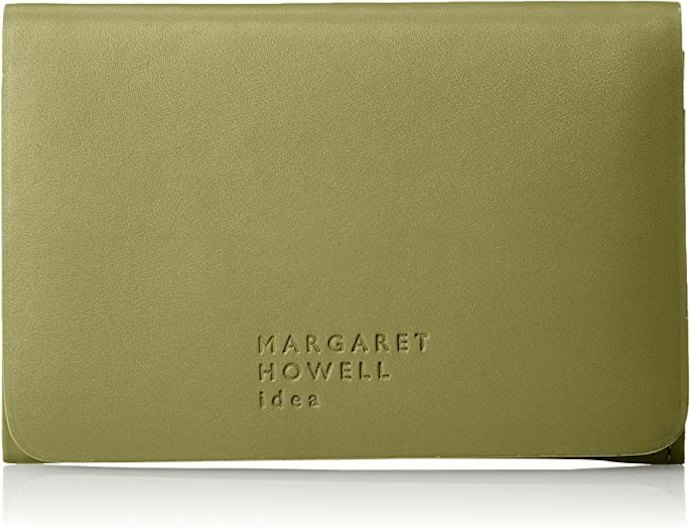 ビジネスシーンには革製のシンプルなデザインがベター