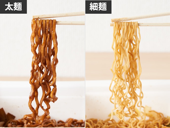 食べごたえの太麺か、ソースと絡みつく細麺か