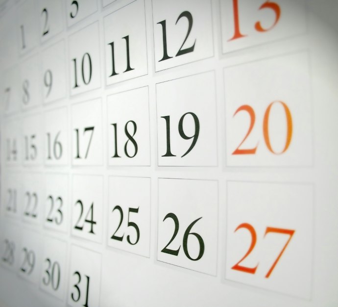 土日・祝日に審査・借入は可能?