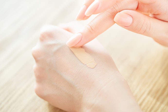 肌悩みを自然にカバーしたい人は、厚塗り感の出ないものがおすすめ