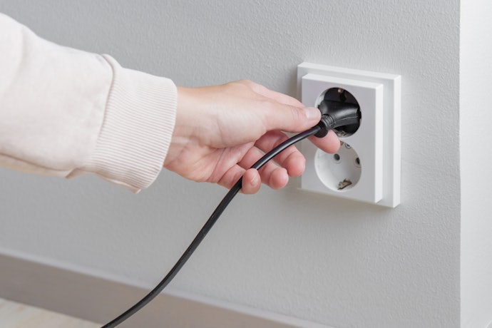 電圧が幅広く対応できるドライヤーを選ぼう!目安は100V〜240V