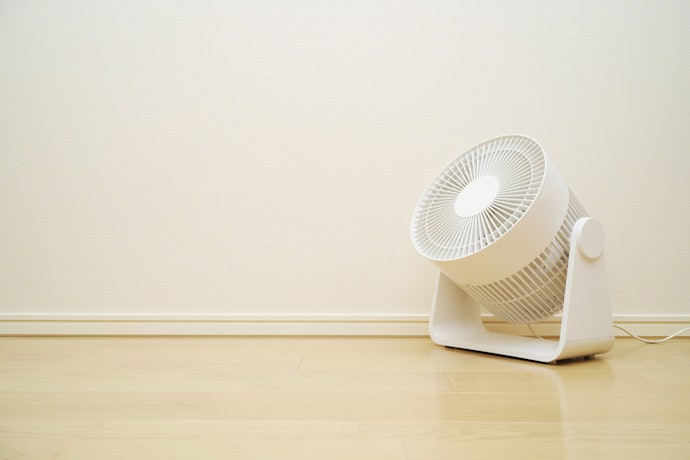 静電気防止スプレーでホコリの付着を予防する