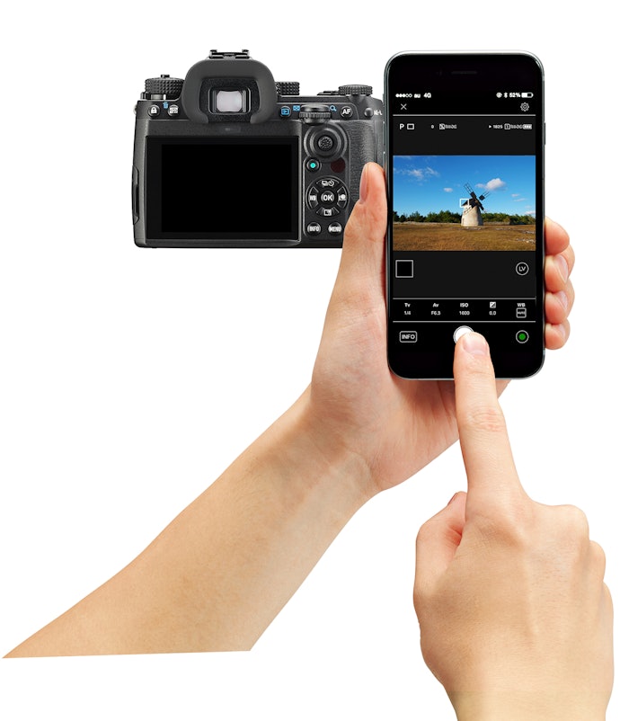 フルサイズ機と同等の広い視野角。アプリとの連携でスマホへの画像転送もスムーズ