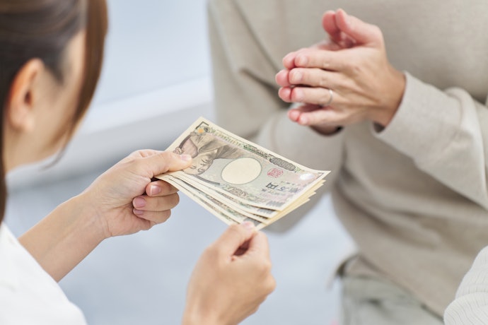 家族や知人からお金を借りる