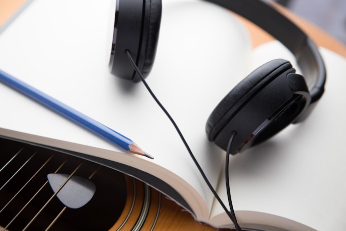 音で覚える方法も!音声つきの参考書にも注目