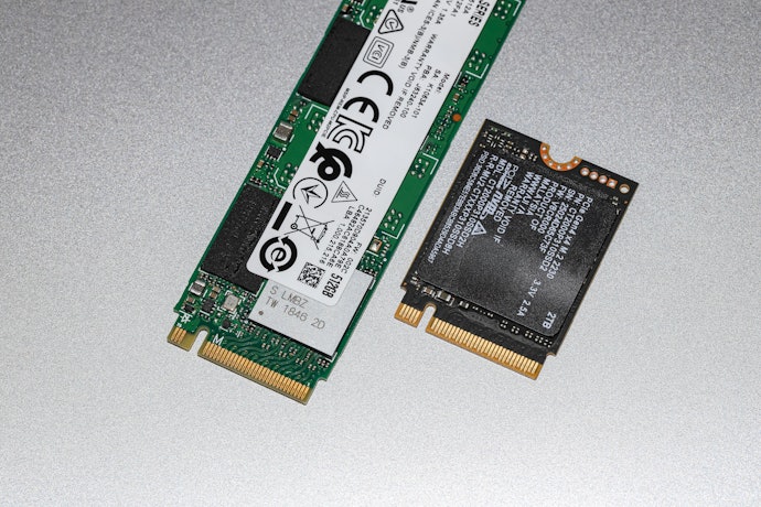 まずは自身のM.2 SSDに対応するか、サイズ・厚み・高さを確認しよう