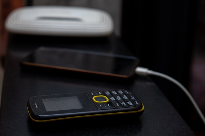 ポケット型WiFi・モバイルルーターを充電する