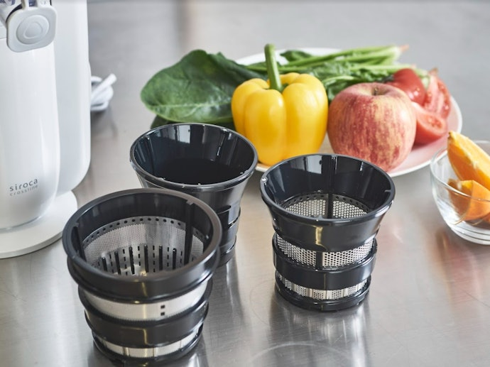 サラサラ?粗め?好みの食感に応じて、ストレーナーが付属しているかチェック