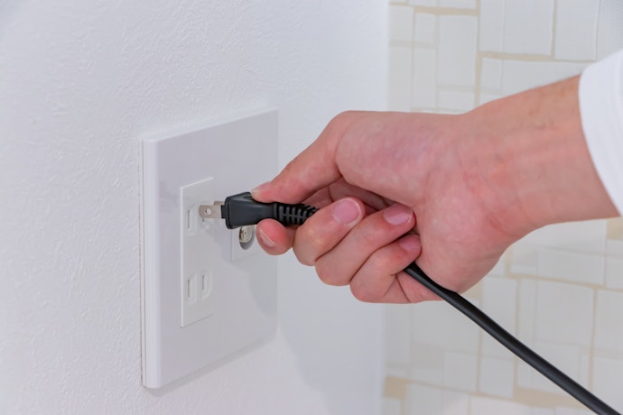 電源プラグやコンセントの接触不良ではないか確認しよう