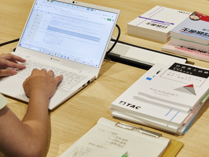 ユーキャン 行政書士講座 評判】ユーキャン行政書士講座について、合格者が調べてみた | 行政