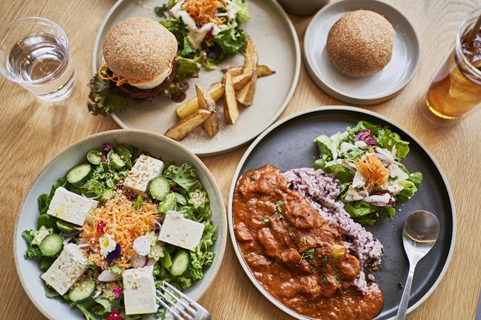 ランチ・ディナーなど食事も要チェック
