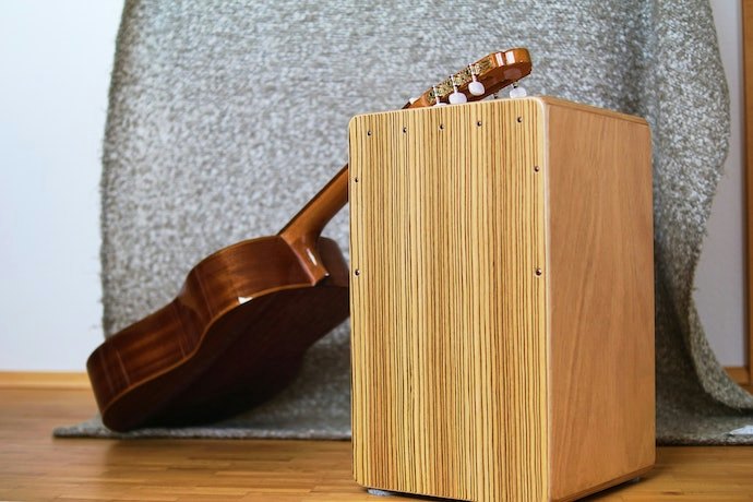 大きすぎず、小さすぎないカホンを選ぶ