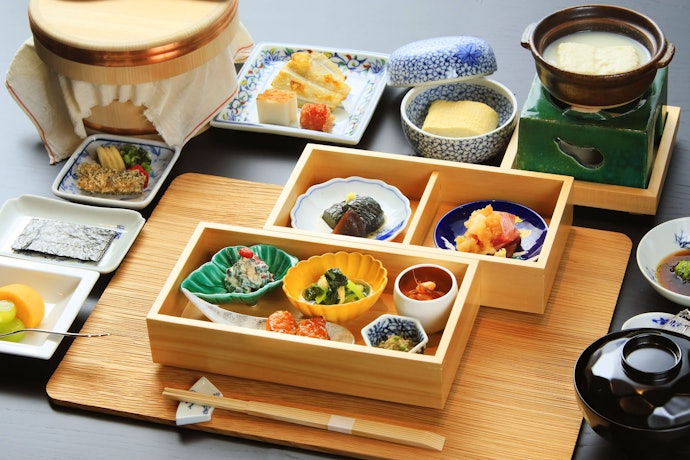 朝からパワーチャージしたいなら朝食つきプランに注目