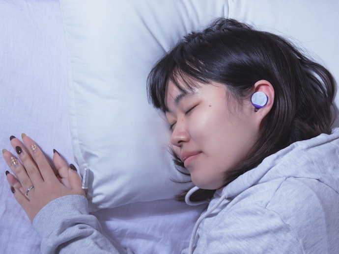 耳栓タイプでフィット感がよく、耳の中をポカポカ温める。異物感が気になる人も…