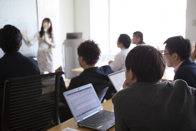 セミナーやスクールで基礎を学ぶ