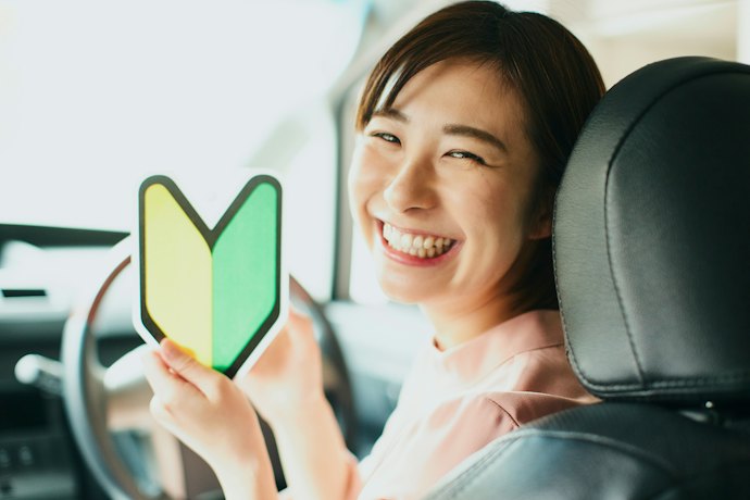はじめて自動車保険に入る人は、車両保険をつけるべき?