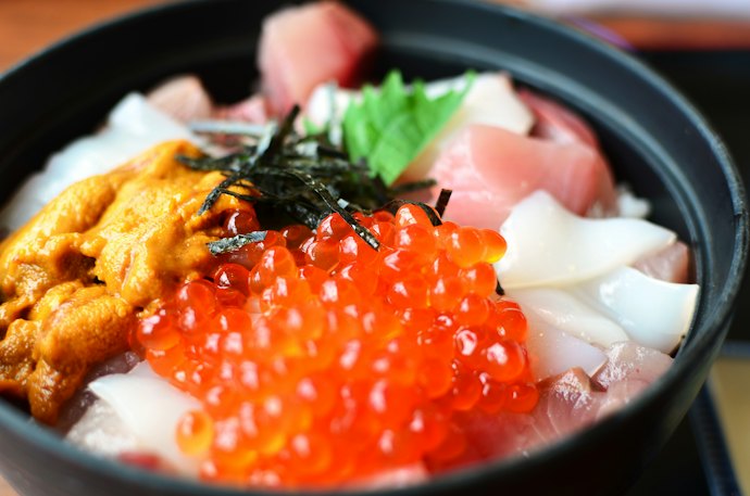 海鮮のっけ丼が人気!朝食激戦区の函館で食事にこだわろう