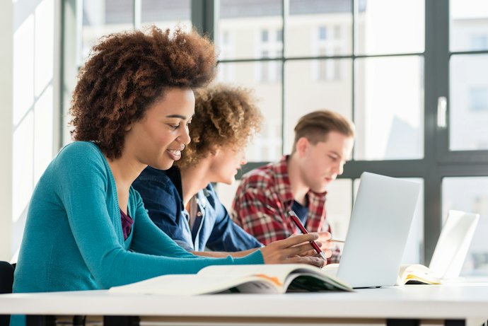 語学や音楽で留学するなら、「留学サポート」がある教室