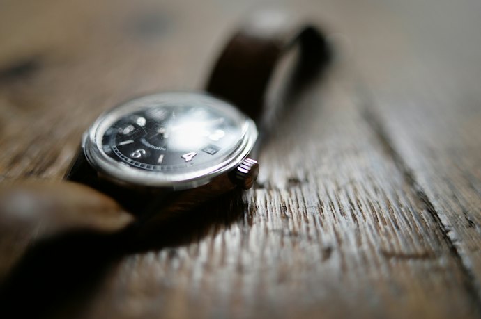 週末に時計を外す人は「パワーリザーブ」にも注目
