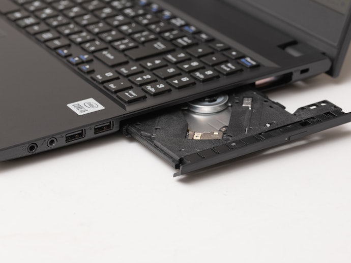 豊富なインターフェースを搭載。急速充電やmicroSDXCにも対応