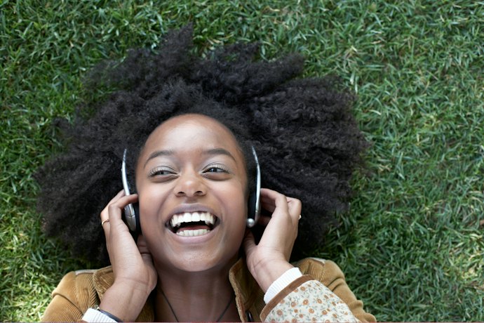 メロディを楽しみたいなら、音楽も一緒に流せるものを