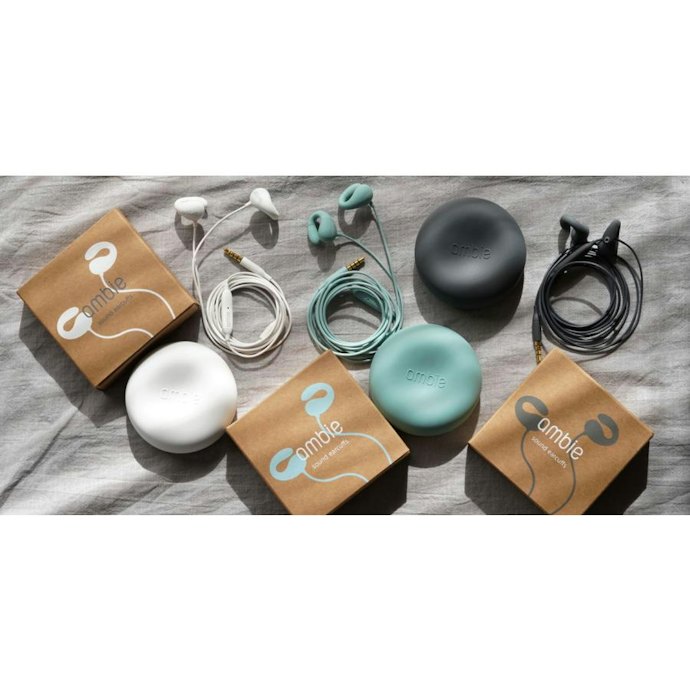 価格を抑えるなら、有線の「ambie sound earcuffs AMシリーズ」