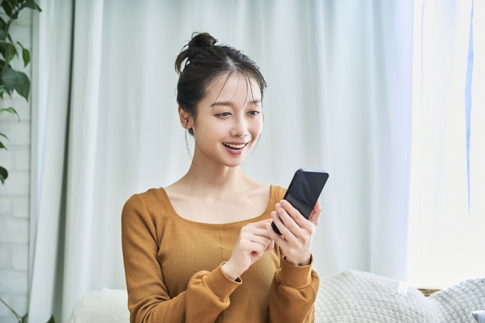 音声通話SIMならSMSは無料。ただし、電話が不要ならSMS付きデータSIMを選ぼう