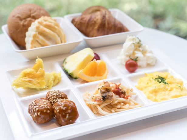 朝食の内容をチェックしよう。ご当地メニューも!