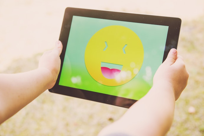 長く遊べるものがよいなら、多機能なタブレット玩具がぴったり