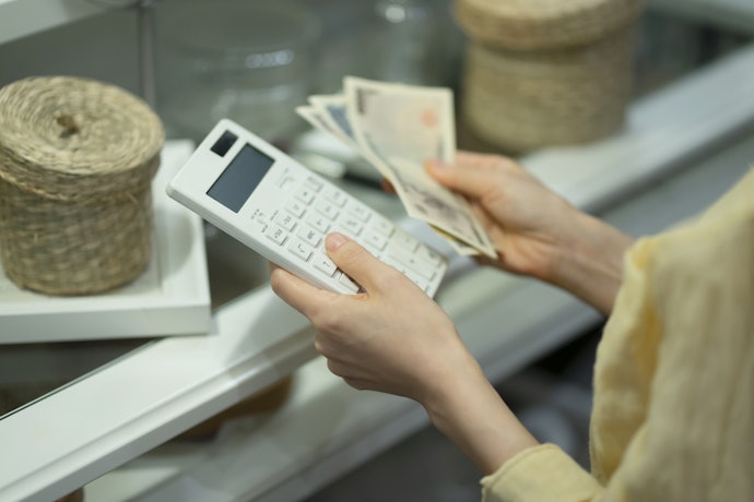 相場は3,000~5,000円。料金設定が明確な占い師がおすすめ