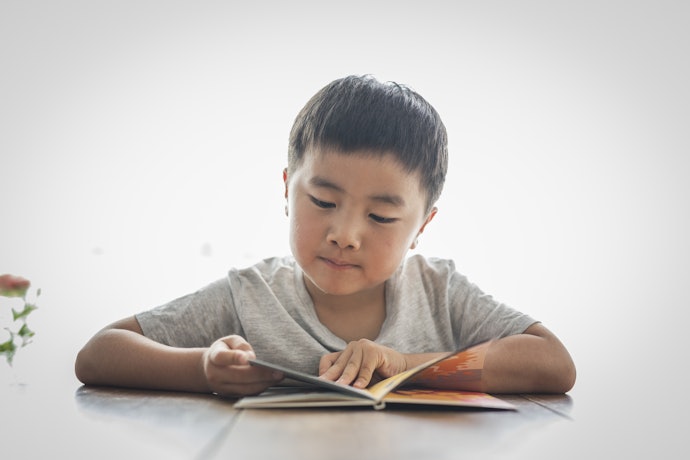 休み時間や待ち時間に読むなら単行本や新書サイズに注目