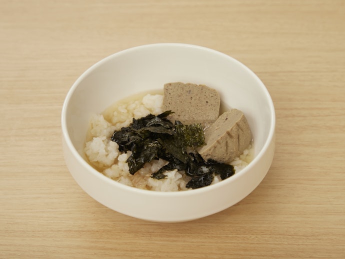 【5位(同率)】おでん出汁茶漬け:魚介の旨みが利いてウマい!呑んだあとのシメにピッタリ