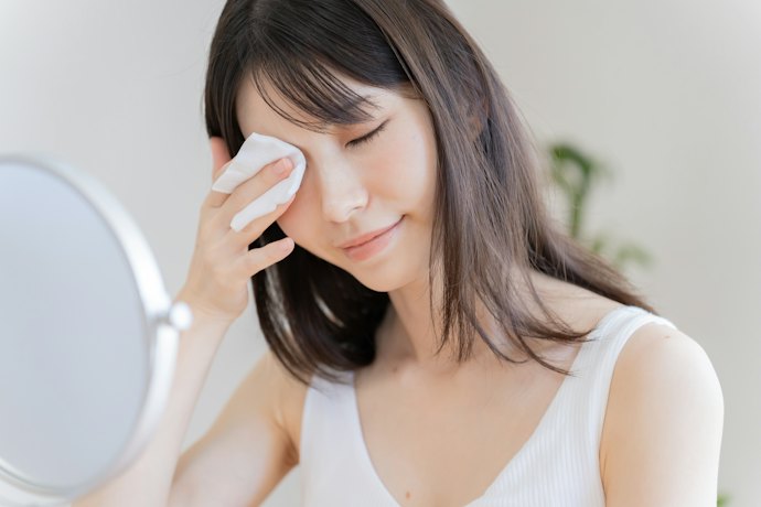 ヒアルロン酸・セラミドなどの保湿成分配合なら、落としたあとにつっぱりにくい